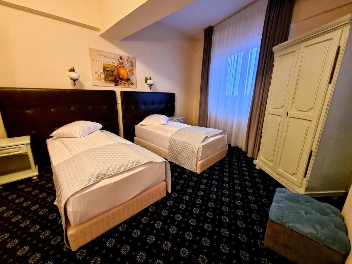 Hotel Coandi Arad Bagian luar foto